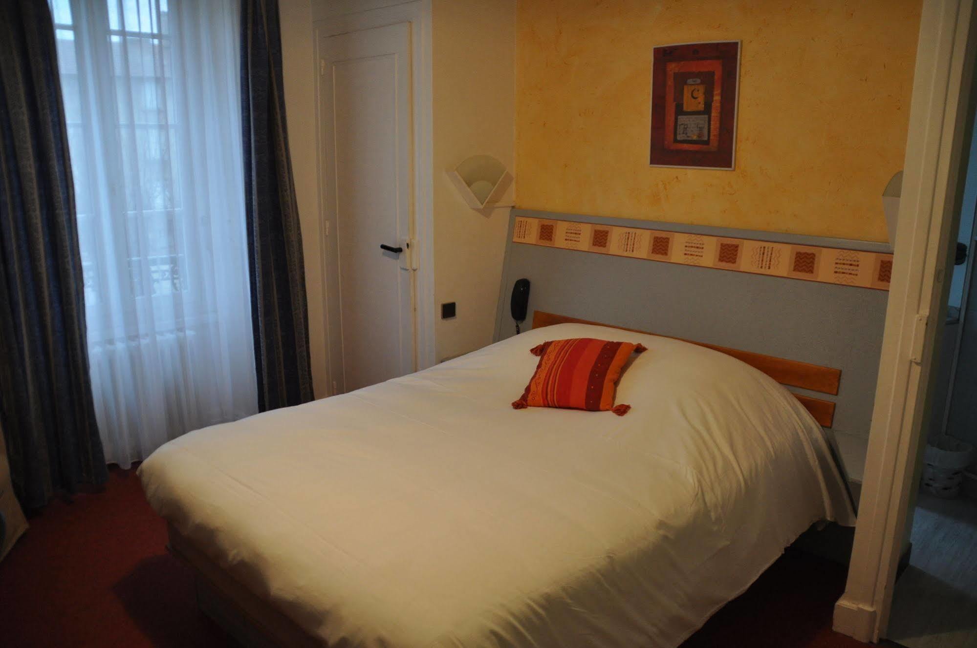 Hotel De Naples Vichy Exterior foto